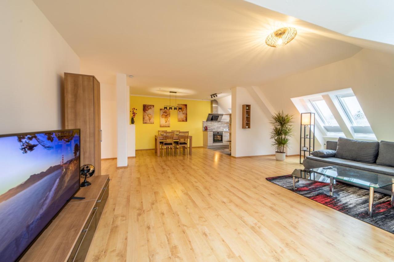 Moderne Dachgeschosswohnung - Parkplatz - Netflix Coburg Exteriér fotografie